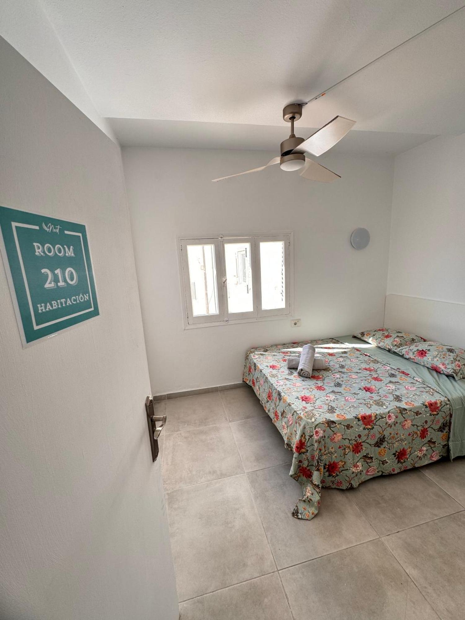 Hostal Cisne Hotell San Antonio  Eksteriør bilde