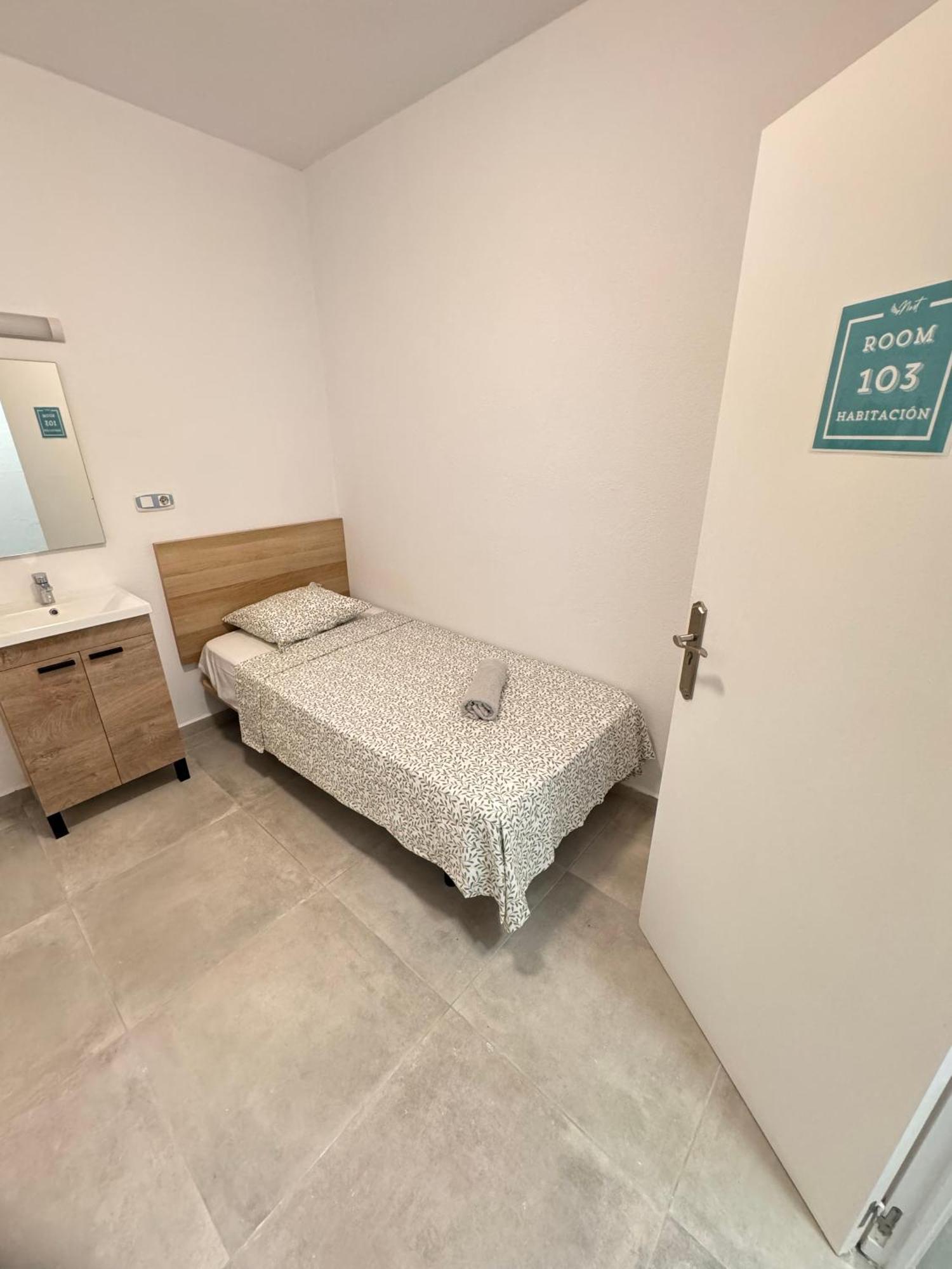 Hostal Cisne Hotell San Antonio  Eksteriør bilde